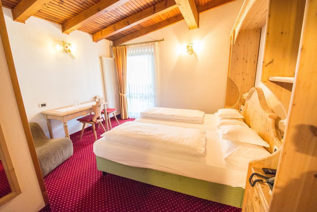 Hotel Garni Norma Мадона ди Кампильо Екстериор снимка
