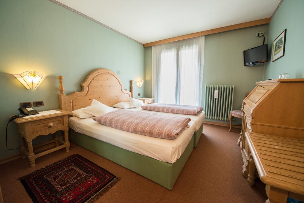 Hotel Garni Norma Мадона ди Кампильо Стая снимка