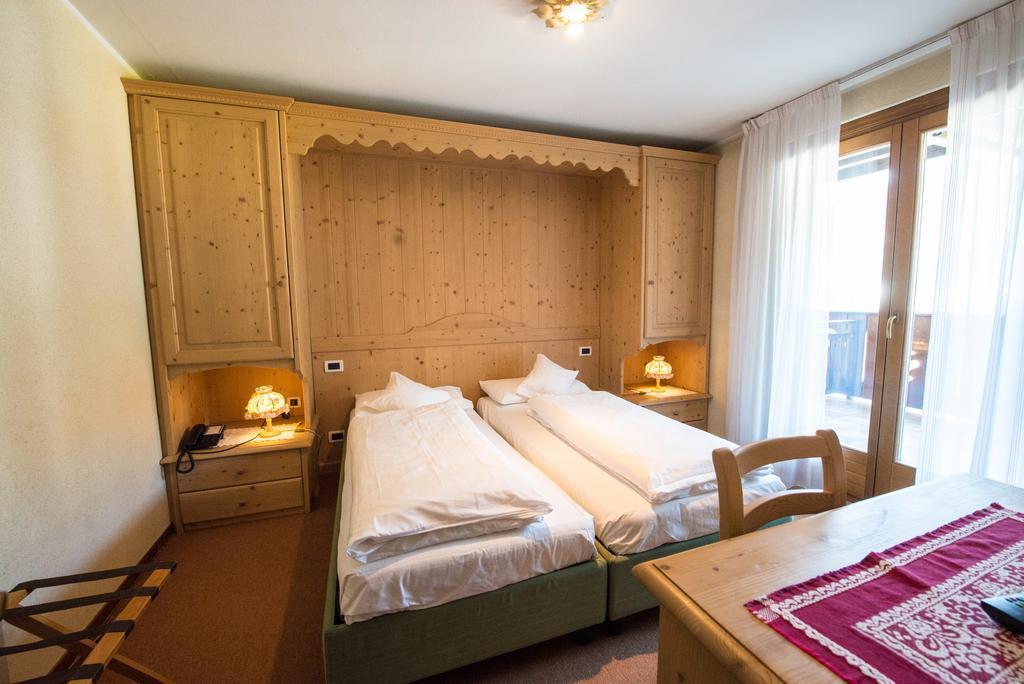 Hotel Garni Norma Мадона ди Кампильо Стая снимка